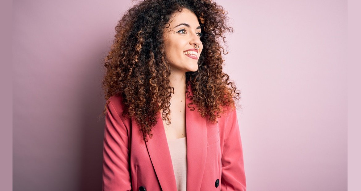 Cabelo cacheado iluminando entenda como pintar os fios